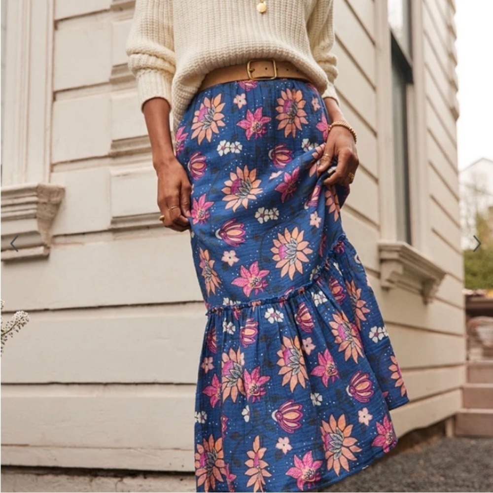 NEW Marine Layer Corinne Doublecloth Midi Skirt
Batik Floral Small
